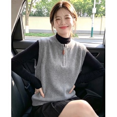 批发灰色针织马甲女2026秋冬新款小众百搭叠穿无袖<b class='q'>毛衣</b>背心