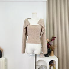 批发titi小姐姐【燕麦热可】针织衫女秋6%绵羊毛燕麦色开衫吊带两件套