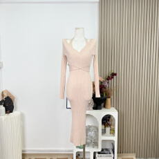 批发JAYKY YANG 挂脖收腰针织裙