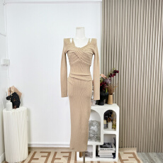 批发【Fart Shop】沉香低语 假两件露肩女收腰褶皱针织<b class='q'>长袖</b>包臀<b class='q'>连衣裙</b>