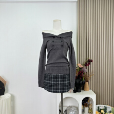 批发titi小姐姐【高智学姐】针织衫女春季辣妹气质显瘦灰色一字肩毛衣