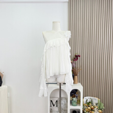 批发M900<b class='q'>雪纺衫女</b>2026新款一字肩喇叭袖百褶设计感小众气质女上衣