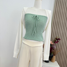 批发titi小姐姐【公式】<b class='q'>针织</b>开衫女春季白色短款纯欲外搭<b class='q'>罩衫</b>上衣