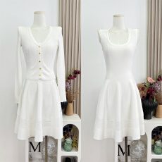 批发JAYKY YANG【午茶小调】收腰镂空U领针织裙女金扣V领针织开衫套装