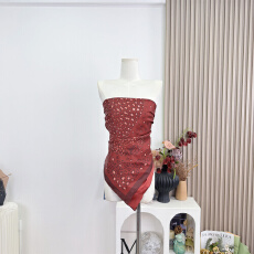 批发woppei  经典高级感缎面酒红色豹纹丝巾性感辣妹风抹胸女