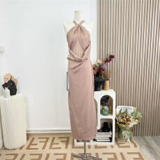 批发JAYKY YANG【薄雾玫瑰】粉色绕脖垂坠<b class='q'>连衣裙</b>雪纺拼接系带包臀裙