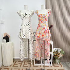 批发CallmeEar//【原创不规则裙摆<b class='q'>连衣裙</b>】缎面波点天丝印花露背长裙