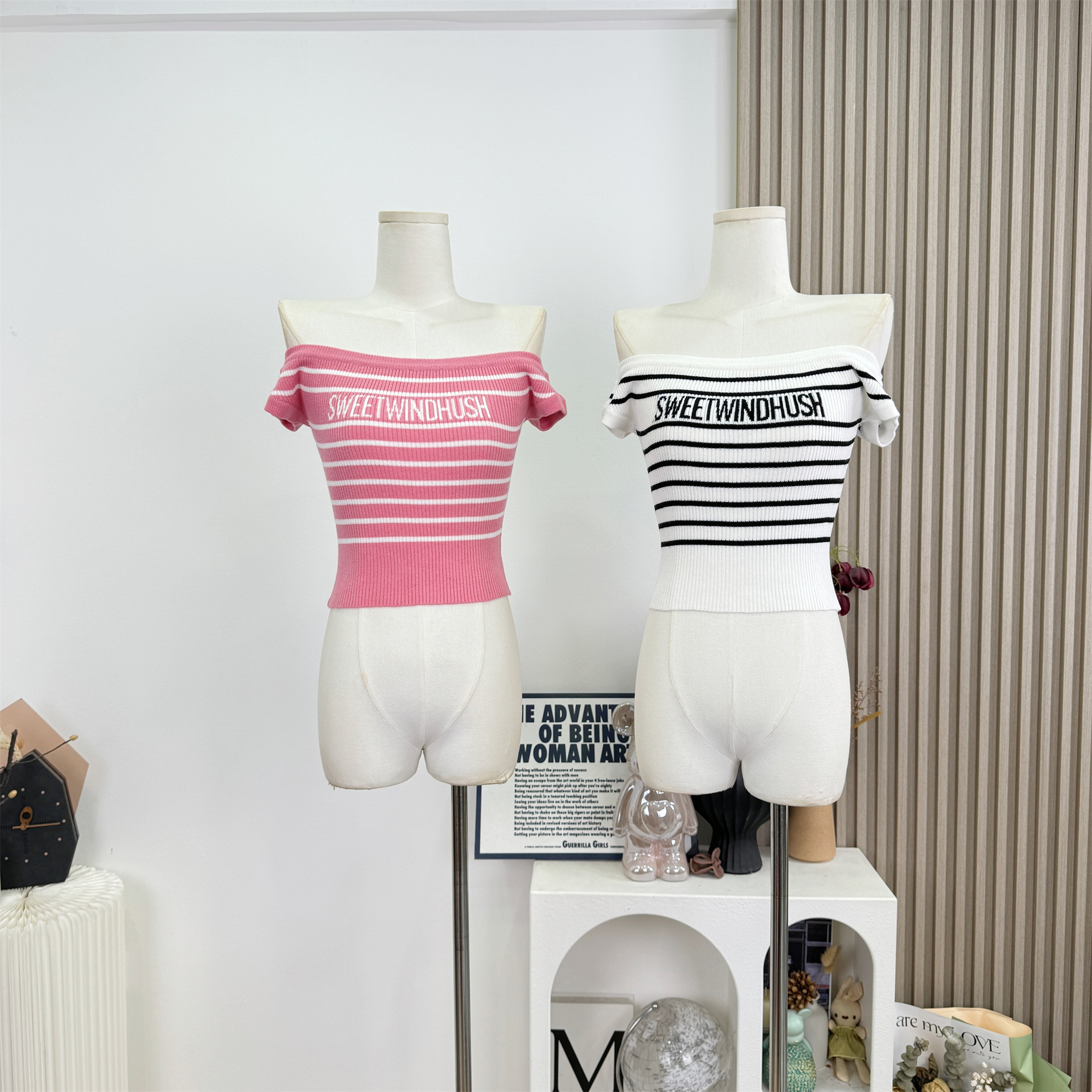 okmashop 한 남쪽 구멍 유럽 니켈 스트라이프 니트 스웨터 여성 여름 순수한 욕망 섹시함 몸매 가꾸기 오프숄더 맨위