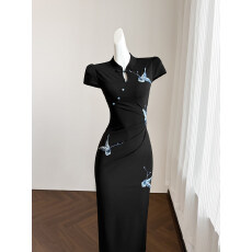 批发黑色新中式国风改良<b class='q'>旗袍</b>连衣裙女夏款长裙刺绣设计感高端礼服裙子