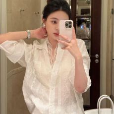 批发蕾丝上衣2026年长袖新款<b class='q'>衬衣</b><b class='q'>衬衫</b>防晒设计法式小衫