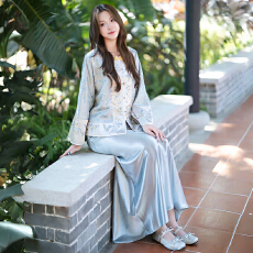 批发实拍新中式国潮汉服重工缎面提花刺绣圆领长袖加厚鱼尾半身裙套装