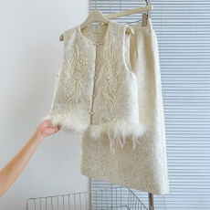 批发实拍新中式重工提花立体镶嵌刺绣圆领毛边<b class='q'>马甲</b>搭配提花半身裙套装