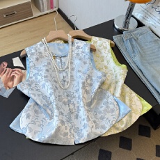 批发实拍新中式春季<b class='q'>唐装</b><b class='q'>汉服</b>重工缎面提花弧形开叉下摆国风坎肩女马甲