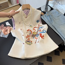 批发实拍新中式2026马上有钱立领盘扣提花重工刺绣斜襟马踏祥云马甲