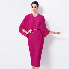 批发春秋季款经典气质<b class='q'>蝙蝠</b>袖宽松系带褶皱龙鳞纹V领<b class='q'>连衣裙</b>