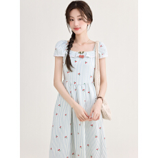 批发法式超好看樱桃方领条纹连衣裙女夏宽松小个子高级小众不撞款裙<b class='q'>子</b>