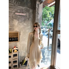 批发9C《双生碟韵》杏色吊带连衣裙女2026新款设计感小众<b class='q'>显瘦</b>内搭长裙