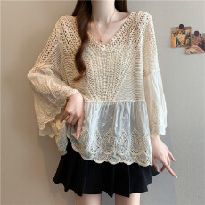 批发实拍大码女装V领镂空针织刺绣拼接喇叭袖遮肚宽松上衣