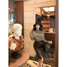 批发实拍实价 修身显瘦半高领长袖针织毛衣打底衫+高腰包臀皮裙套装