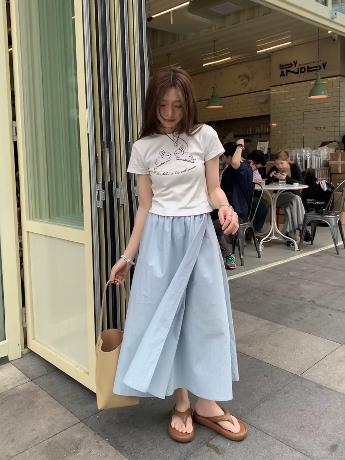Korean niche design feels age-reducing cute rabbit prints with front shoulders and slim short-sleeved T-shirt for women