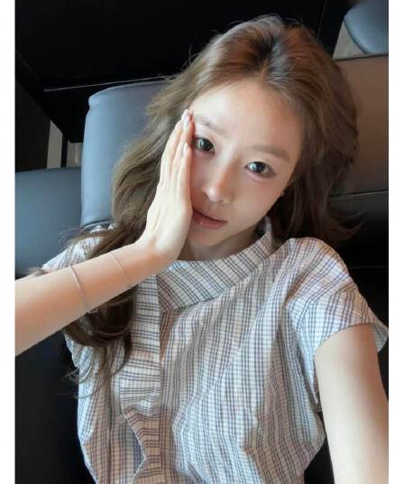 경관 그림 불규칙 허리 수축 민소매 여성 셔츠 2026 새로운 고급 센스 고유 한 캐주얼 쇼트 스타일 셔츠