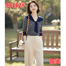 批发2026开春洋气独特别致内搭可外穿气质设计感好看藏蓝色条纹上衣女