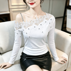 批发法式斜肩<b class='q'>蕾丝</b>重工镶钻长袖打底衫女修身显瘦露肩别致设计感小衫