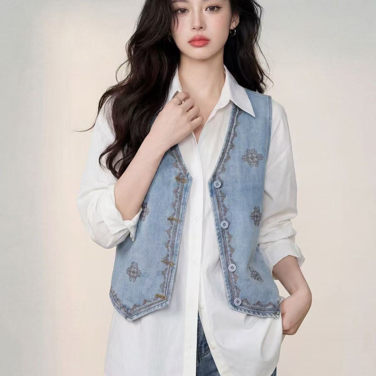 유럽 역 고급 센스 V넥 자수 데님 조끼 여자 여름 새로운 패션 다용도 조끼 조끼 자켓 트렌디