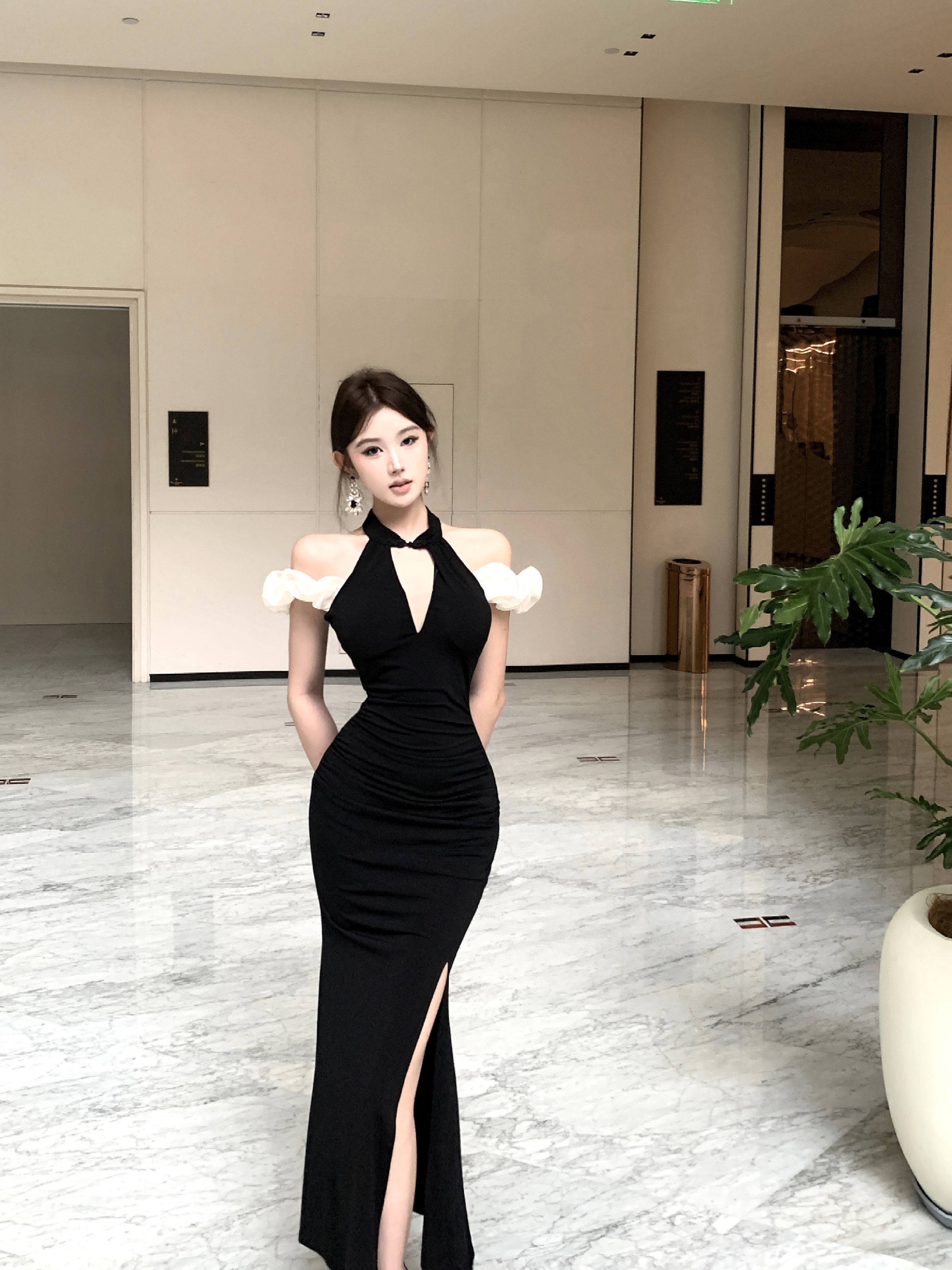 새로운 실사 망사 패치워크 V넥 행침 목 드레스 롱 코트 몸매 가꾸기 트임 오프숄더 타이트 스커트 배색 이브닝 드레스