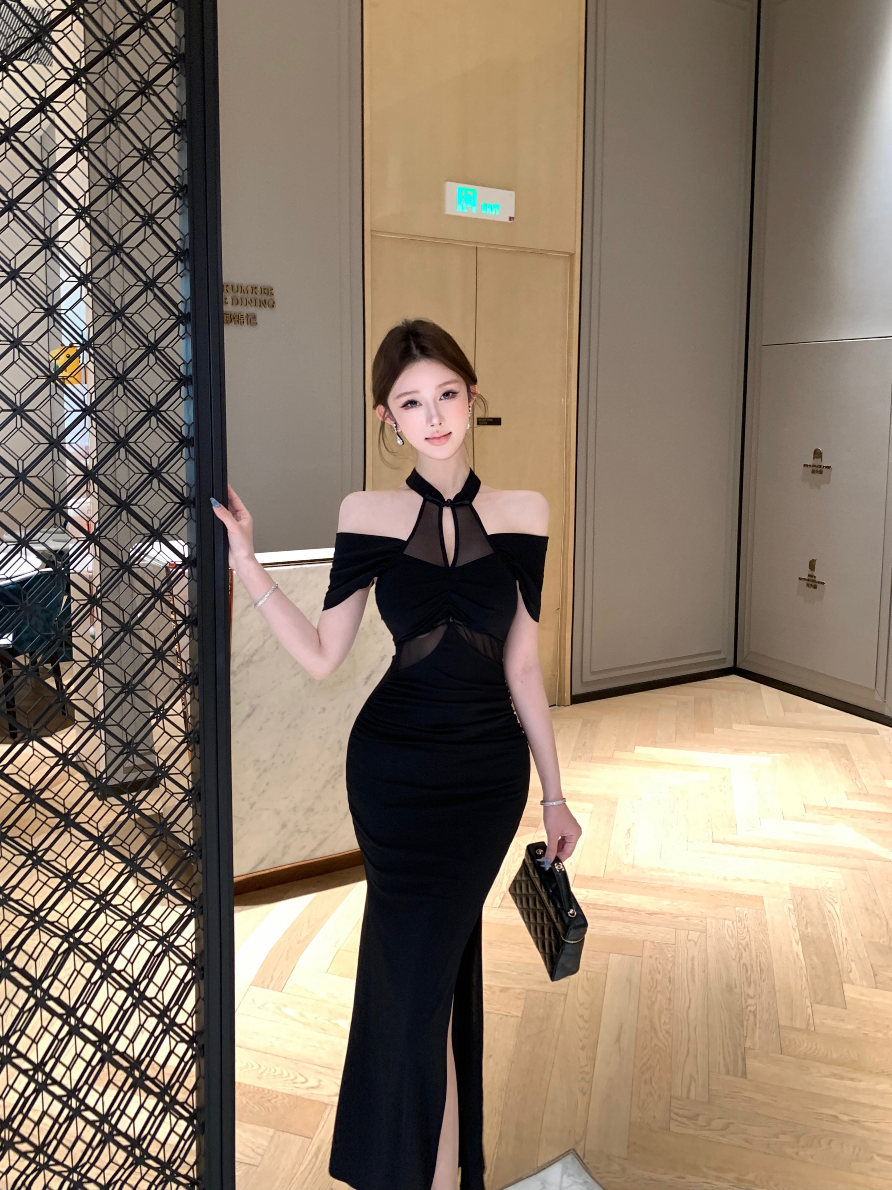 실사 새로운 스탠드 칼라 망사 홀로우 아웃 섹시함 트임 슬림해 보이는 품격 우아함 드레스