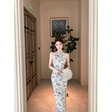 批发实拍新款纯欲新中式无袖收腰旗袍<b class='q'>裙</b>女夏气质国风开衩挂脖包臀<b class='q'>裙</b>
