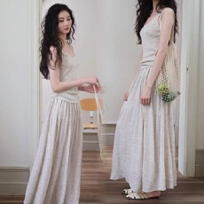 批发早<b class='q'>春</b>气质温柔风褶皱大摆长款连衣裙麻感针织背心裙高弹2件套装裙