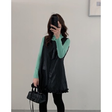 批发实拍 百搭pu皮质 <b class='q'>连衣裙</b> 木耳边装饰皮革背心裙