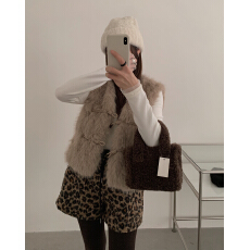 批发实拍  秋冬 保暖  防皮草背心 手感超好！！ 毛毛牛角扣马甲