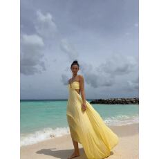 批发法式高级感浅蓝色镂空挂脖连衣<b class='q'>裙</b>性感褶皱度假长<b class='q'>裙</b><b class='q'>夏</b>