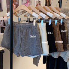 米白色羊羔绒短裤女外穿秋冬2025新款高腰a字显瘦小个子休闲靴裤