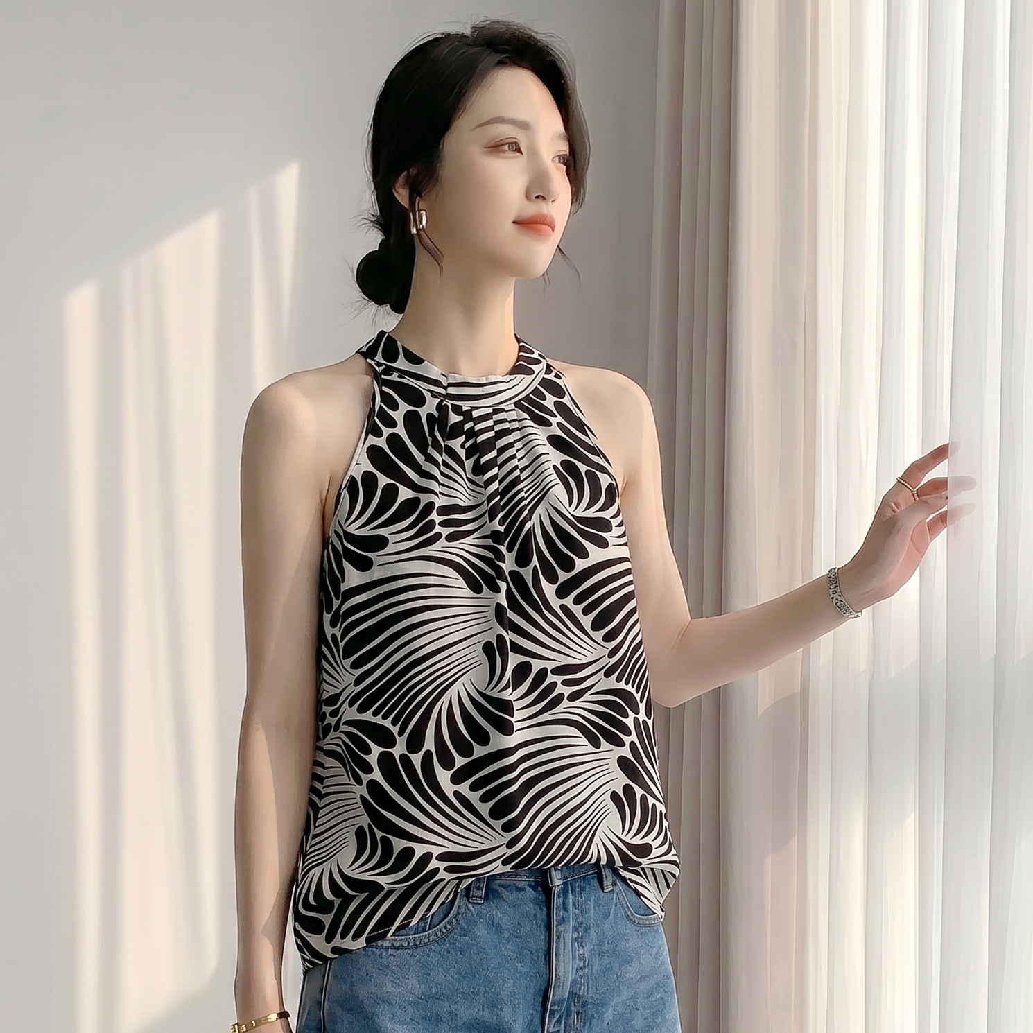 유럽 상품 2026 여름 새로운 패션 프린트 민소매 행침 목 조끼 다용도 외국 가스 루즈핏 맨위 작은 셔츠 여성