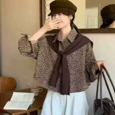 批发<b class='q'>欧洲站</b>2025年秋季新款女装正品时尚短款豹纹长袖衬衫+披肩两件套