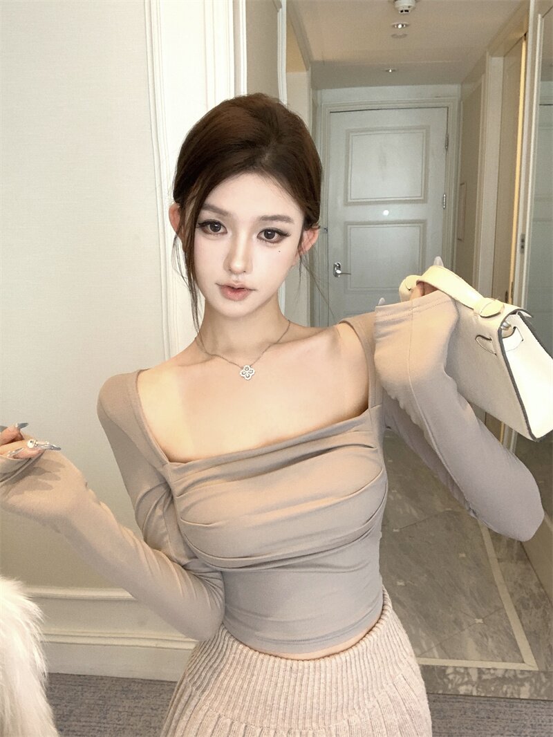 정가 실사 디자인 센스 품격 몸매 가꾸기 슬림해 보이는 벨트 가슴 패드 인사이드 가져 가라. 광장 칼라 풀오버 기본 셔츠 긴팔 티셔츠