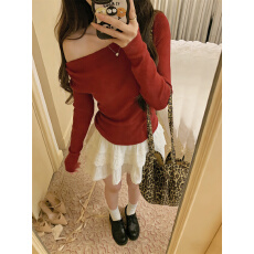 批发实拍实价气质斜领露肩红色针织衫女秋显瘦修身短款长袖上衣