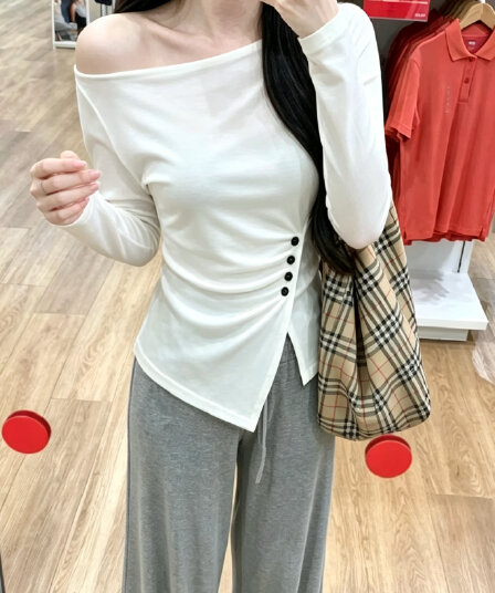 실사 정가 가을 한국 스타일 새로운 슬림해 보이는 비스듬한 어깨 오프숄더 불규칙 긴팔 티셔츠 맨위 기본 셔츠
