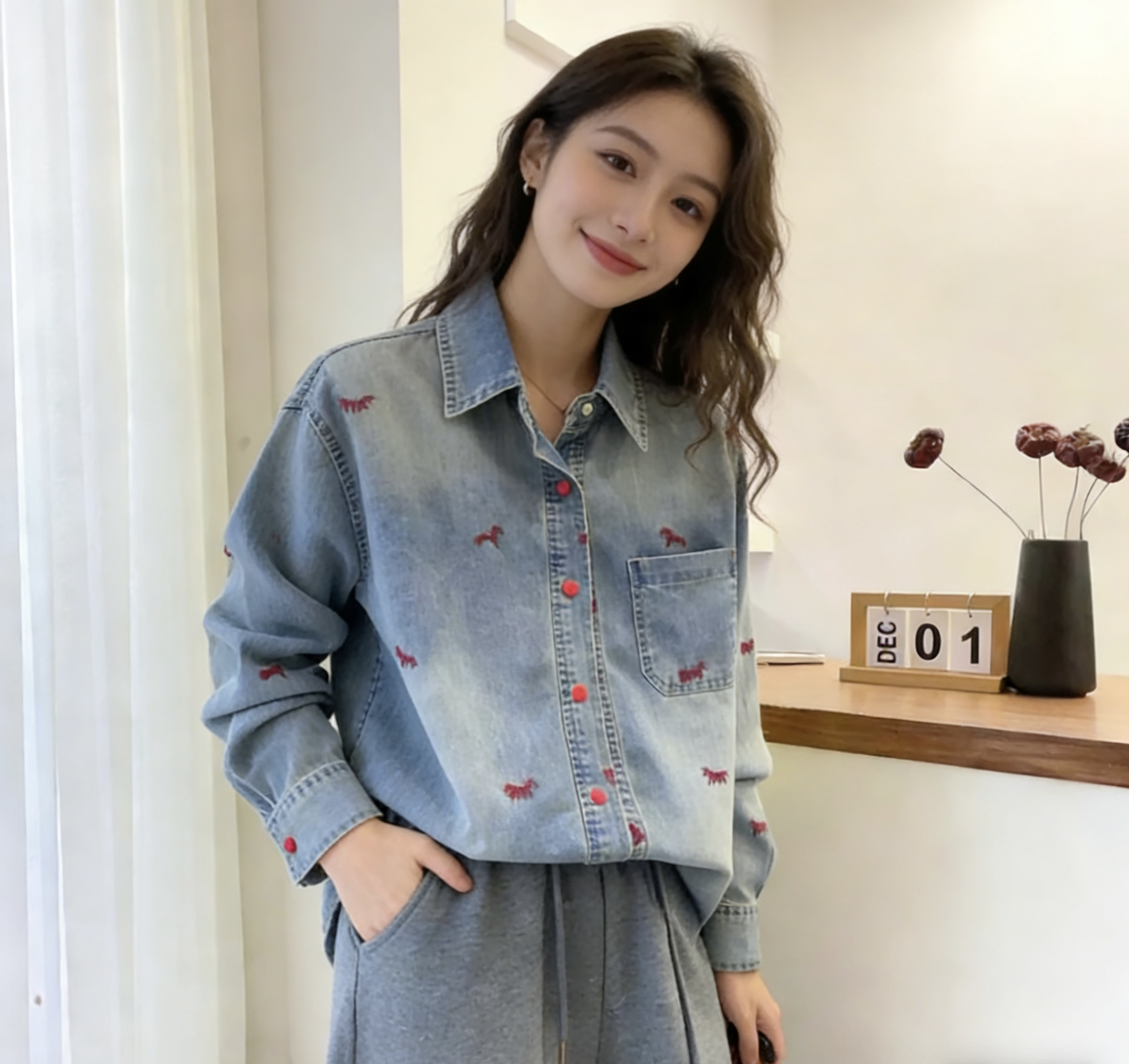 2026 유럽 역 새로운 한국 스타일 루즈핏 슬림해 보이는 다용도 패션 외국 가스 자수 작은 말 데님 셔츠 맨위 여성