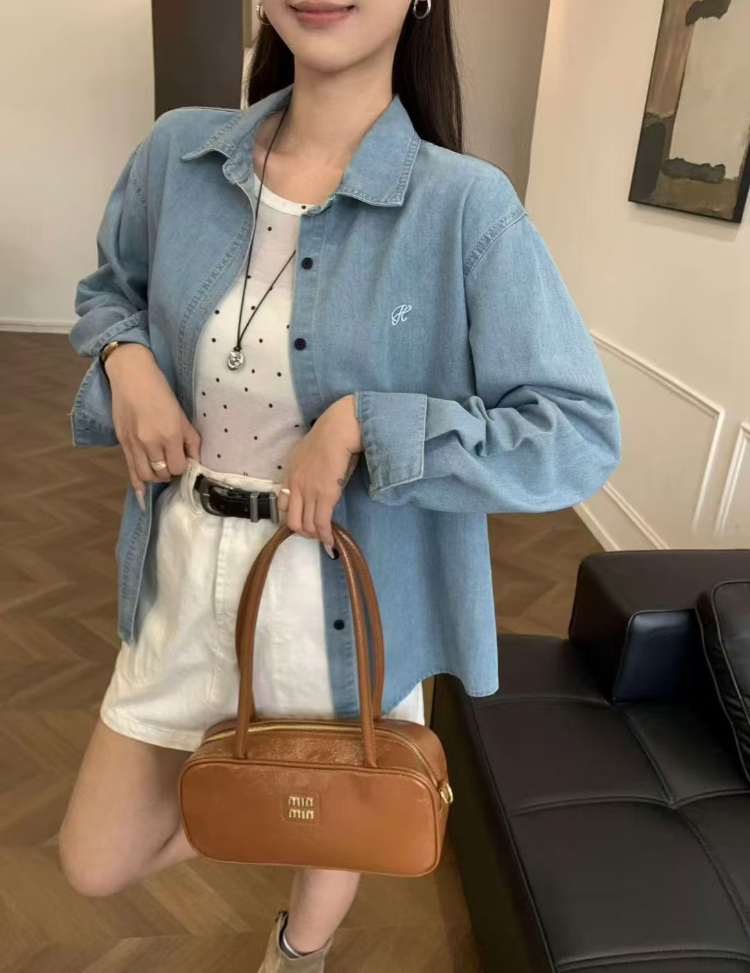 2026 새로운 데님 셔츠 디자인 센스 싱글 줄 버튼 폴로 칼라 긴팔 데님 여성 셔츠 가을