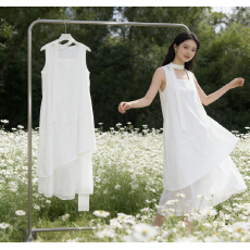 批发初语氧气感天空蓝<b class='q'>连衣裙</b>女2026夏季新款度假风拼接假两件背心裙