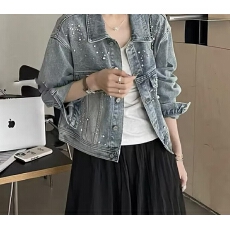 批发重工镶钻<b class='q'>短款</b>牛仔外套女小个子早春秋新款高腰烫钻工装夹克上衣潮