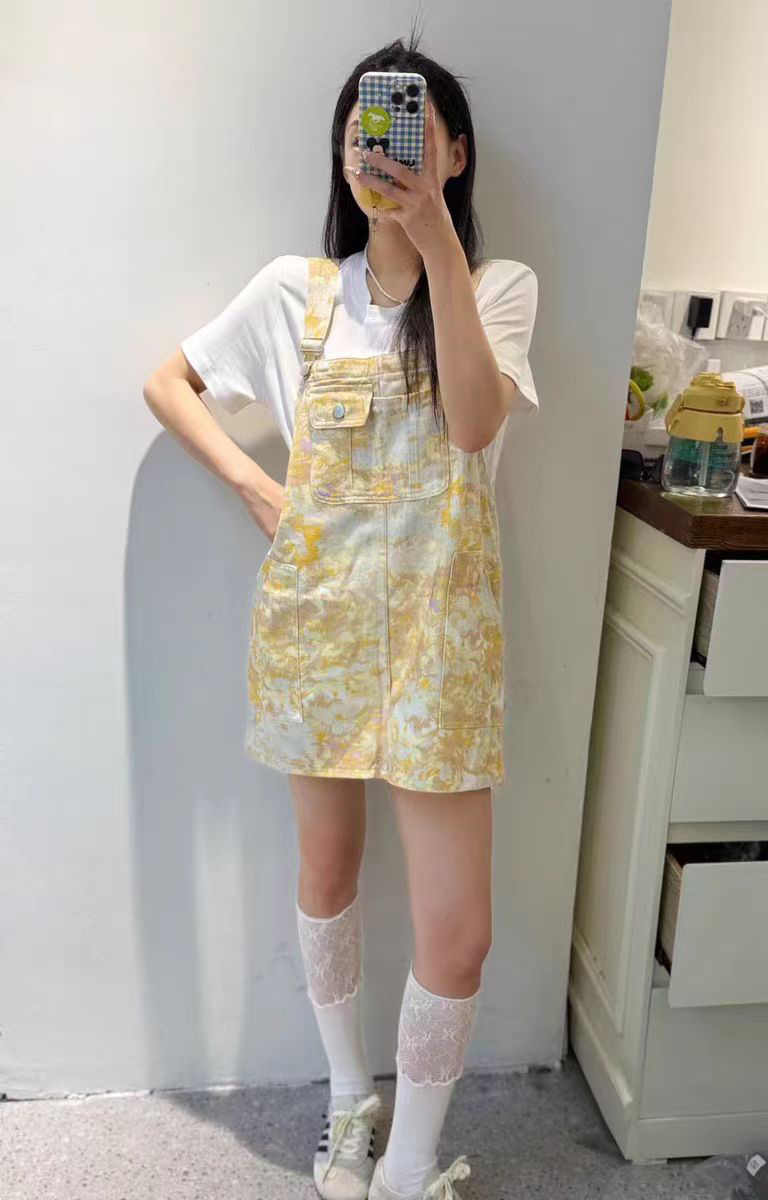 학원 스타일 달콤한 차가운 착용 가져 가라. 헤일로 염색 프린트 데님 멜빵 스커트 여성 2026 여름 한 부서 연령 감소 슬림해 보이는 미니 스커트 트렌디