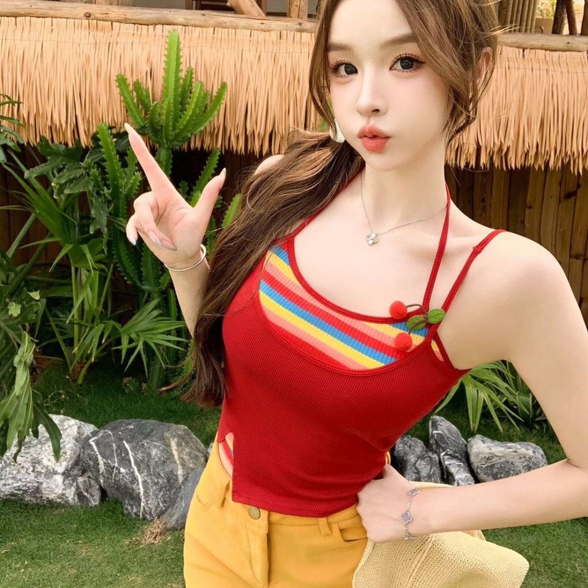 순수한 욕망 벨트 가슴 패드 달콤함 몸매 가꾸기 쇼트 스타일 페이크 레이어드 디자인 센스 행침 목 조끼 슬립 여성 2026 여름