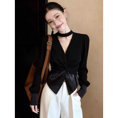 韩版新款潮流时尚百搭洋气时髦款黑色衬衫女2026早春v领收腰开衫