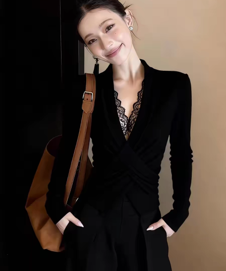 Chic 레이스 조각 V넥 검정색 티셔츠 여성 2026 조기 봄 몸매 가꾸기 허리 수축 기본 셔츠 섹시함 인사이드 잡아라. 의류