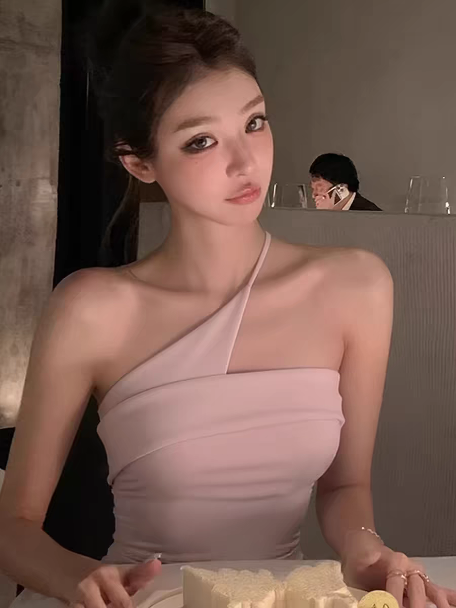 핑크색 빛 럭셔리 비스듬한 어깨 튜브탑 슬립 맨위 여성 2026 여름 부드러운 바람 이슬 쇄골 허리 수축 슬림해 보이는 품격 조끼